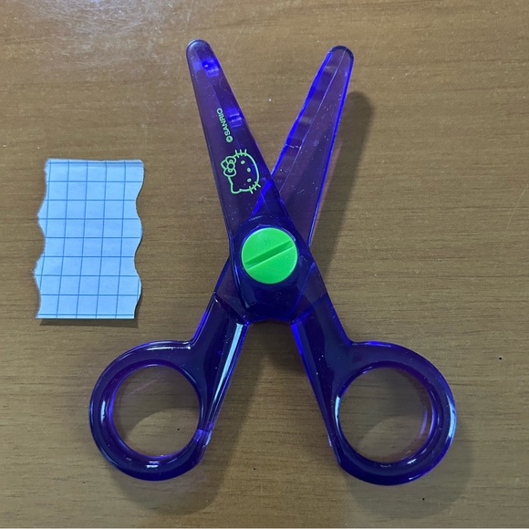 SANRIO 2001 HELLO KITTY PLASTIC SCISSORS SET PACK OF 3 - Picture 7 of 11